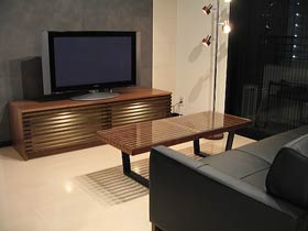 高級木材ウォールナット材を使用した日本の家具職人の渾身のテレビ台